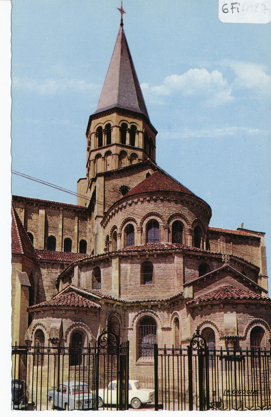 Paray-le-Monial. Le chevet de la basilique, l'un des plus beaux du monde, avec sa cascade de toits.