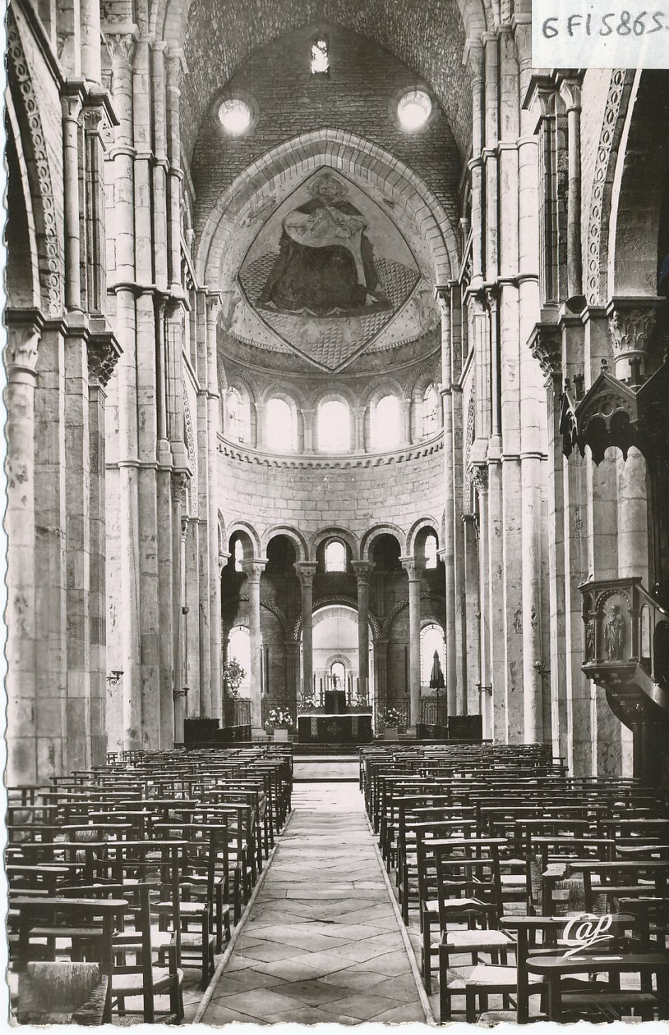 Paray-le-Monial. Intérieur de la basilique.