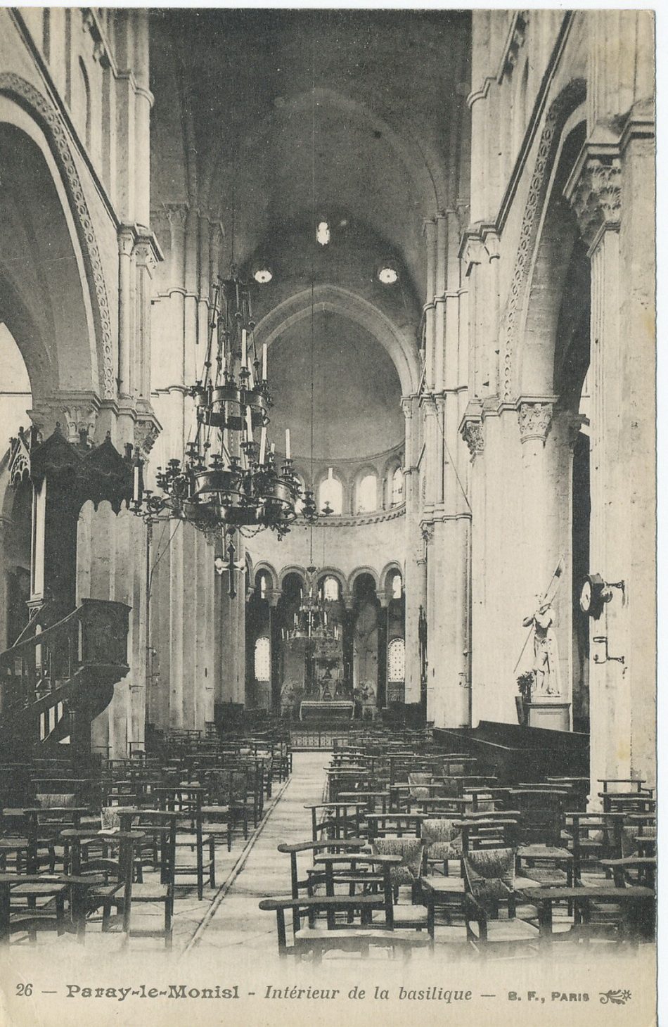 Paray-le-Monial. Intérieur de la basilique.