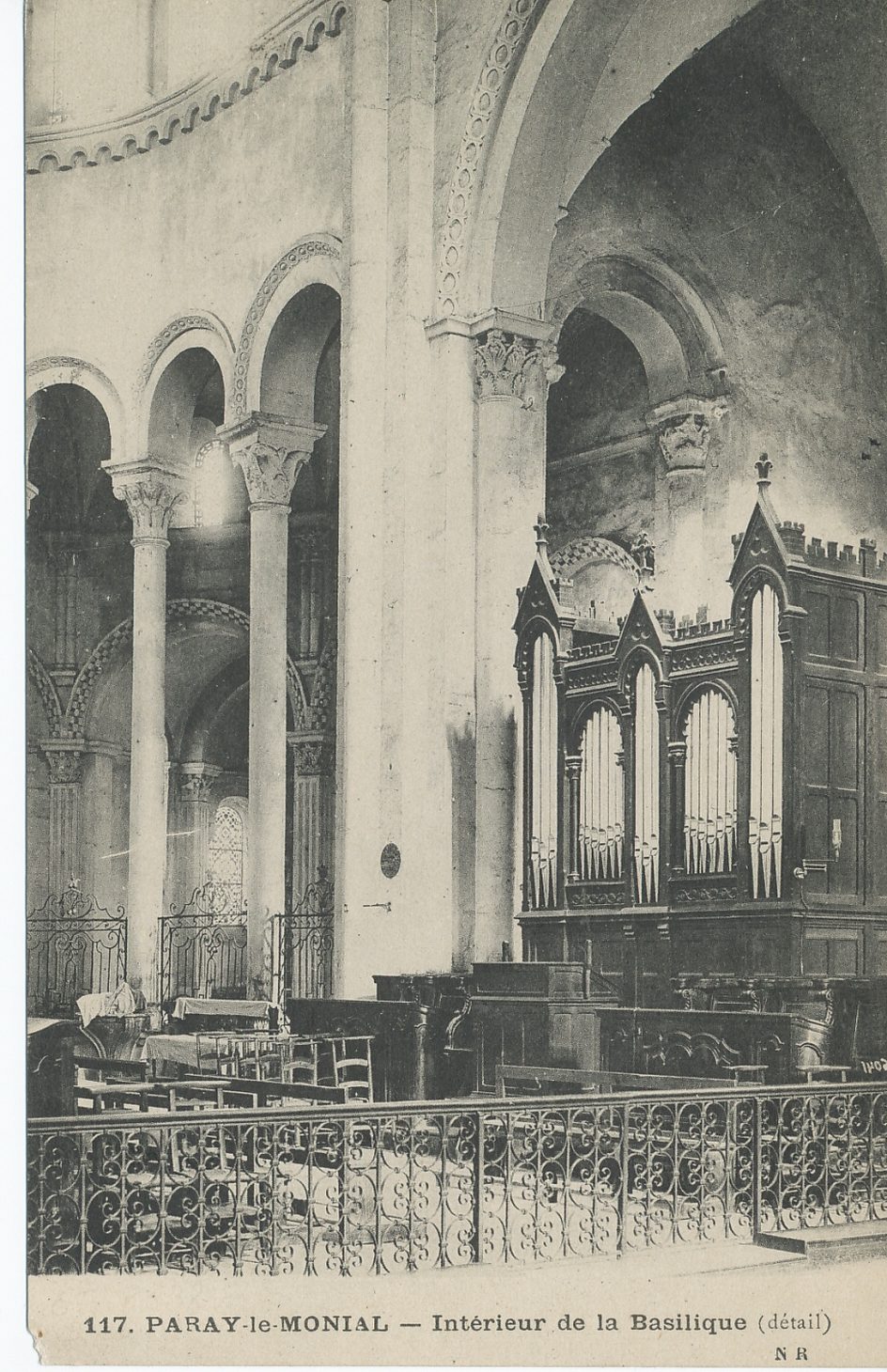 Paray-le-Monial. Intérieur de la basilique.