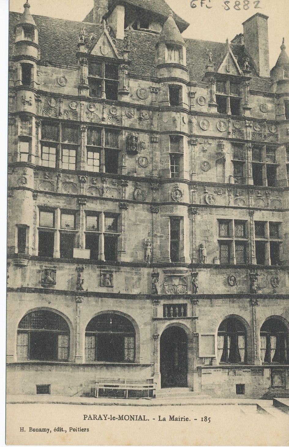 Paray-le-Monial. La mairie.