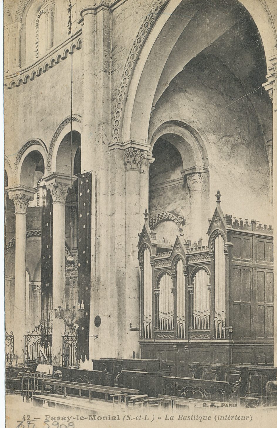 Paray-le-Monial. La basilique (intérieur).