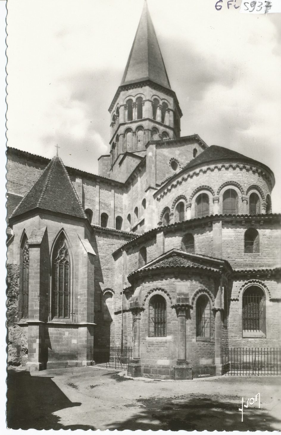 Paray-le-Monial. La basilique du Sacré-Coeur. (XIe s.)