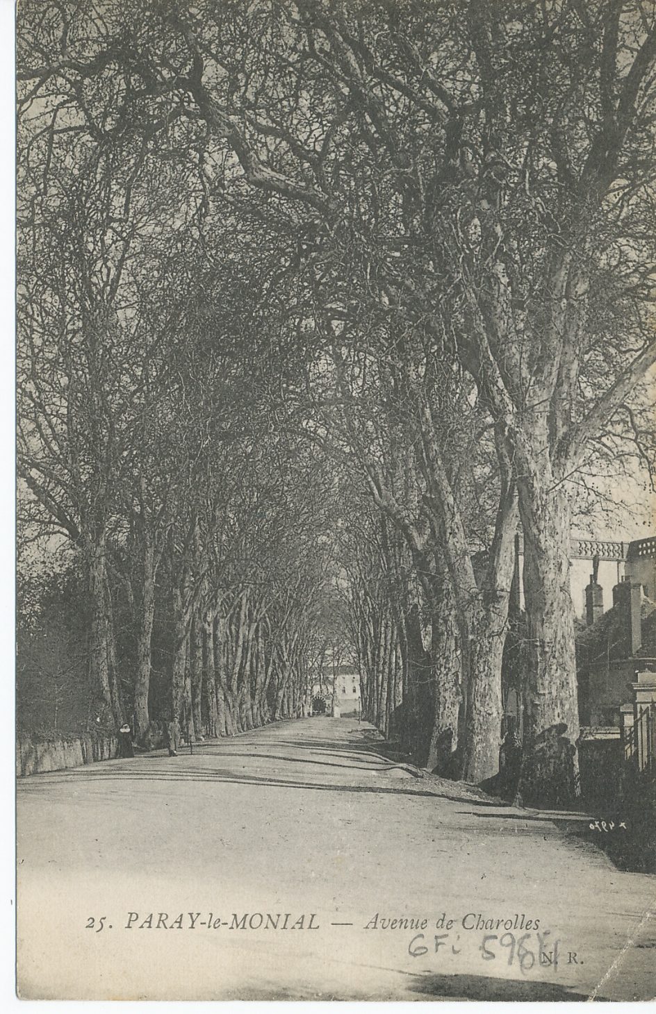 Paray-le-Monial. Avenue de Charolles.