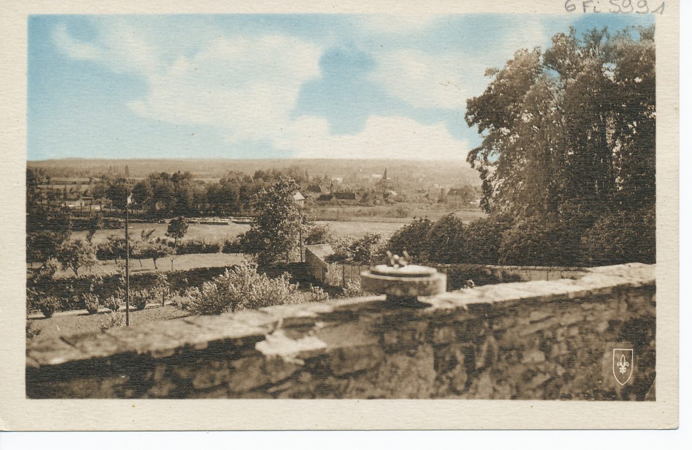 Saint-Aubin-sur-Loire. Vue générale du cadran solaire du château.