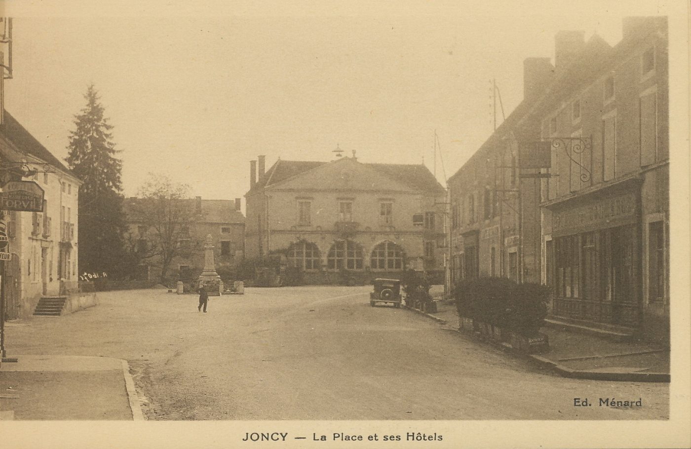 Joncy. La place et ses hôtels.