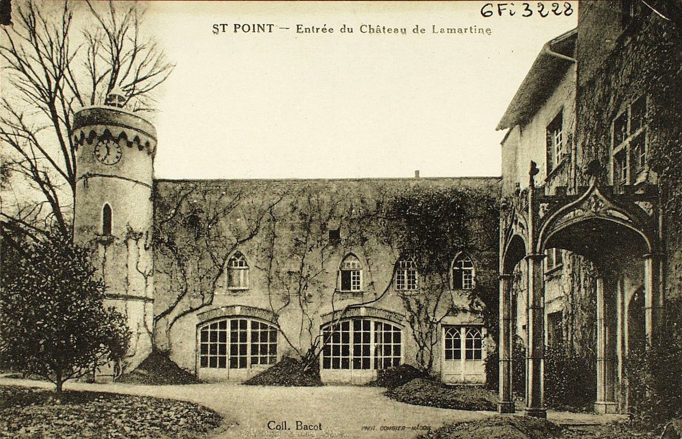 Saint-Point. Entrée du château de Lamartine.