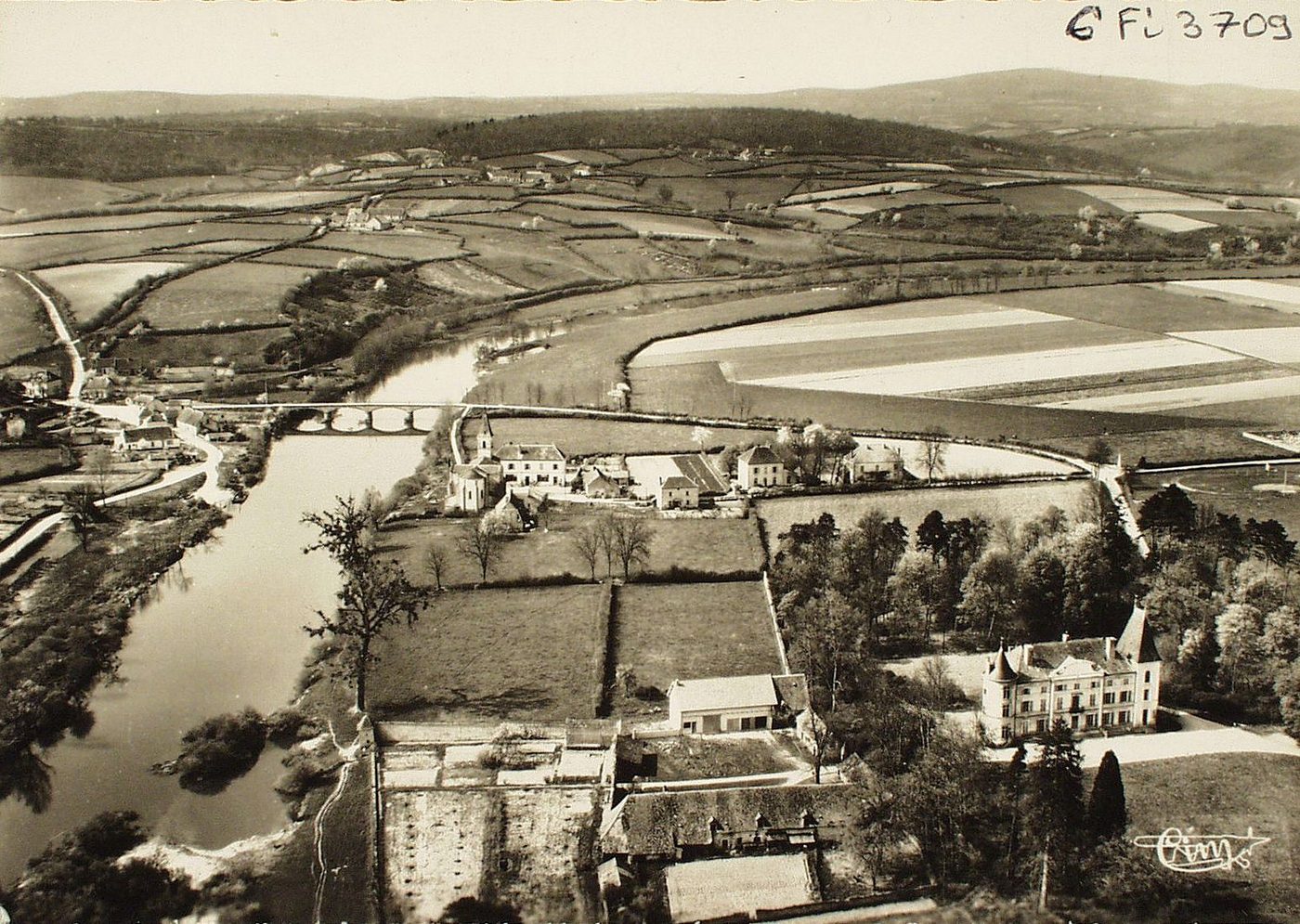 Vendenesse-sur-Arroux. Vue panoramique aérienne.
