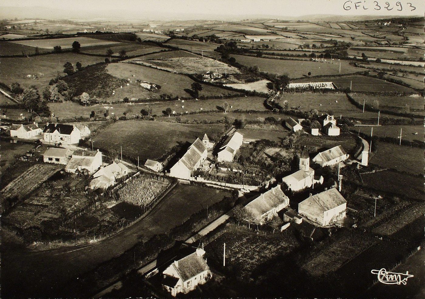 Sainte-Radegonde. Vue générale aérienne.