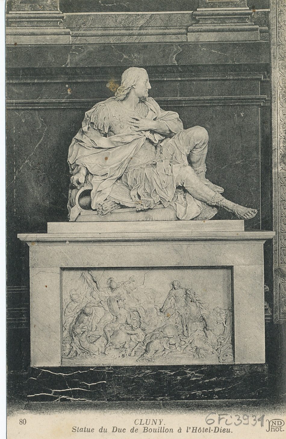 Cluny. Statue du duc de Bouillon à l'hôtel-Dieu.