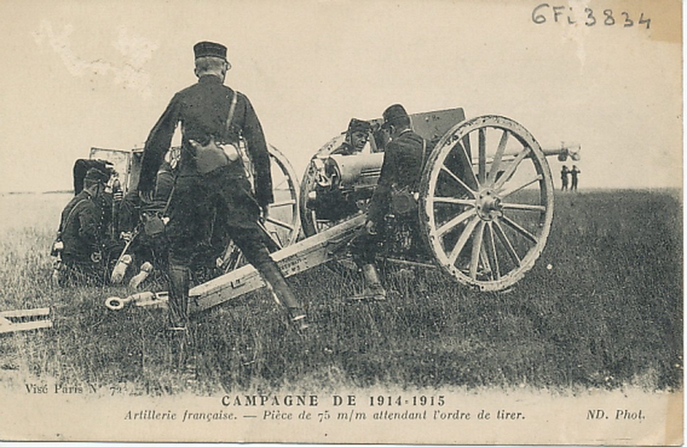 Campagne de 1914-1915. Artillerie française. Pièce de 75m/m attendant l'ordre de tirer.