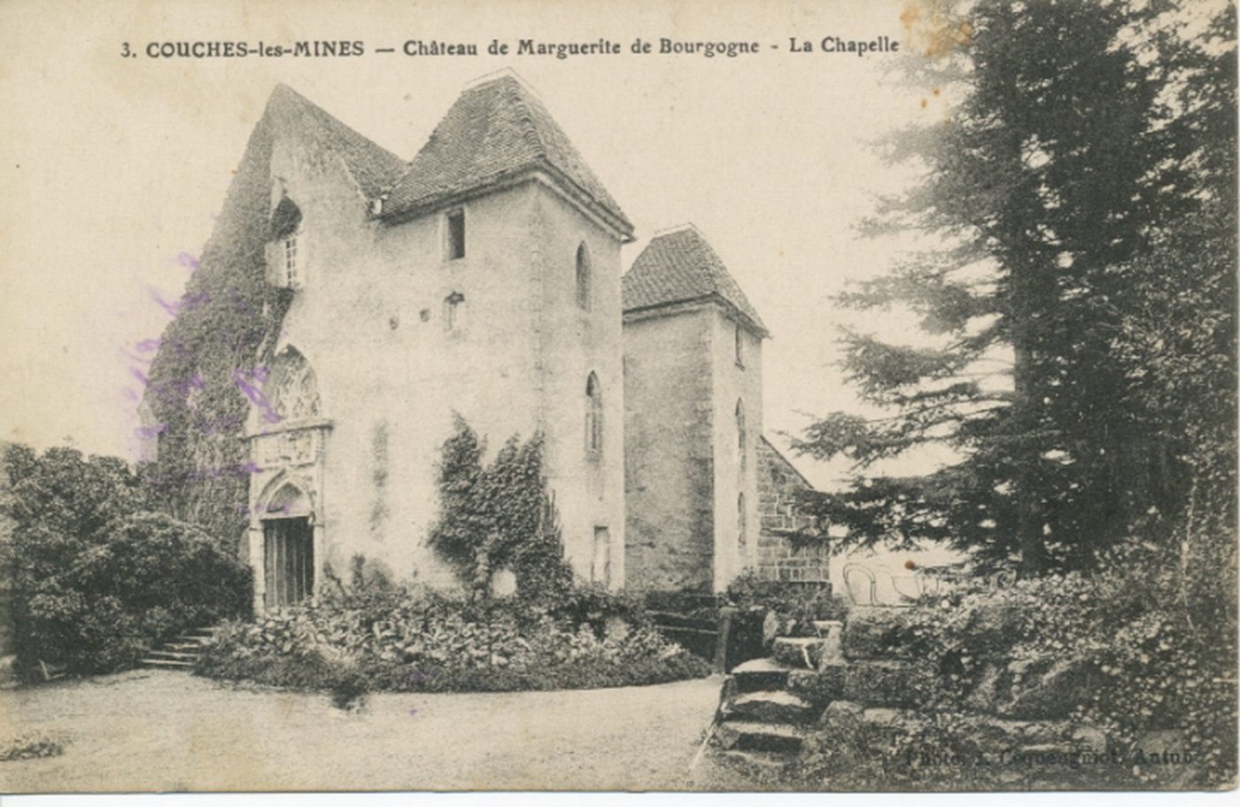 Couches-les-Mines. Château de Marguerite de Bourgogne. La chapelle.
