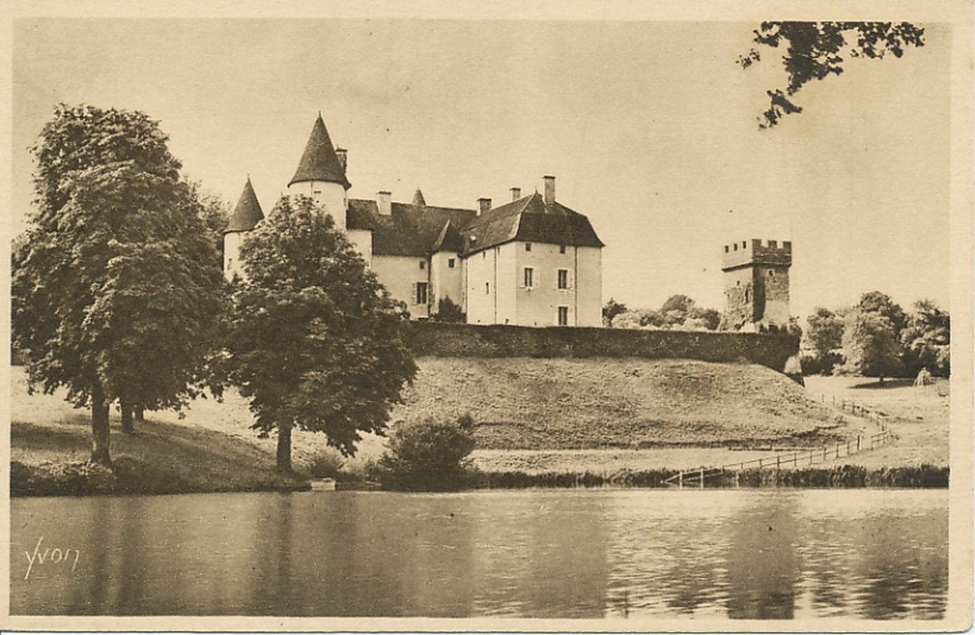 Château de Corcheval par Beaubery.