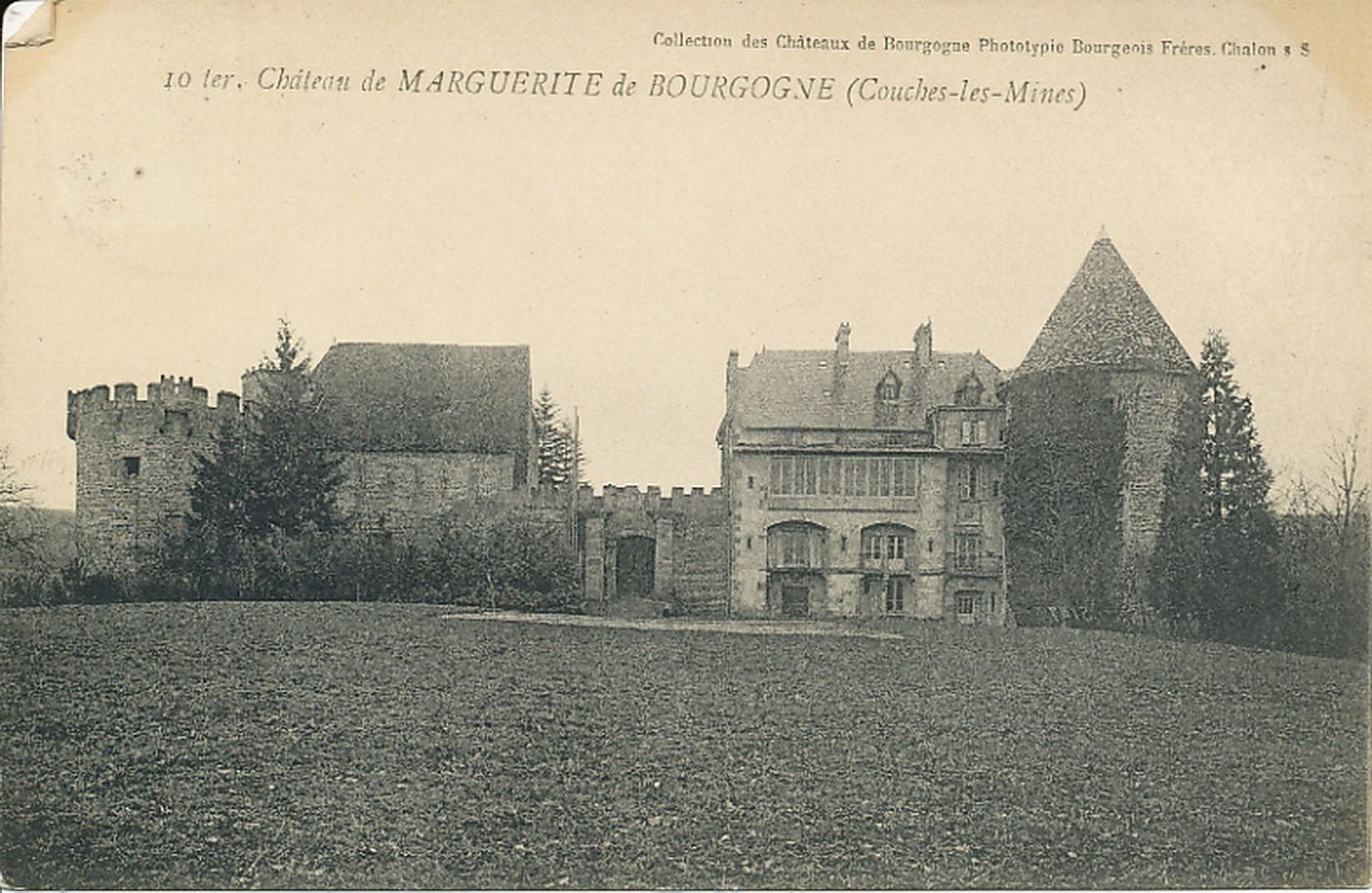 Couches-les-Mines. Maison des Templiers.