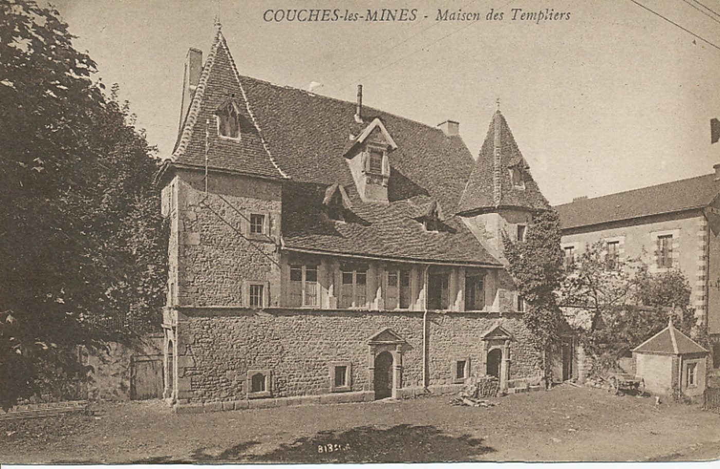 Couches-les-Mines. Maison des Templiers.
