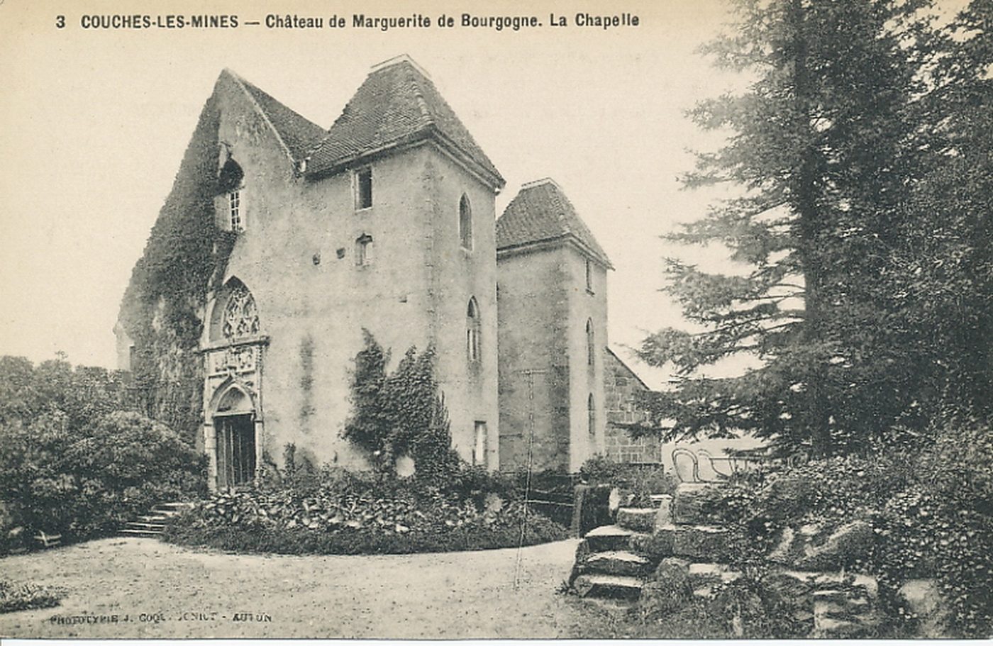 Couches-les-Mines. Château de Marguerite de Bourgogne. La chapelle.