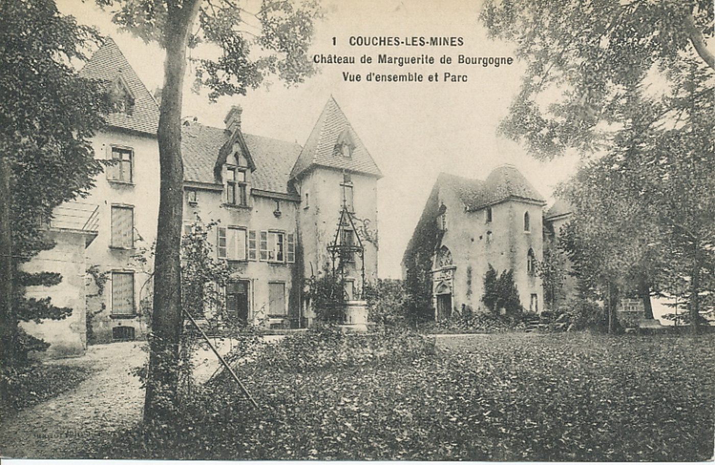 Couches-les-Mines. Château de Marguerite de Bourgogne. Vue d'ensemble et parc.