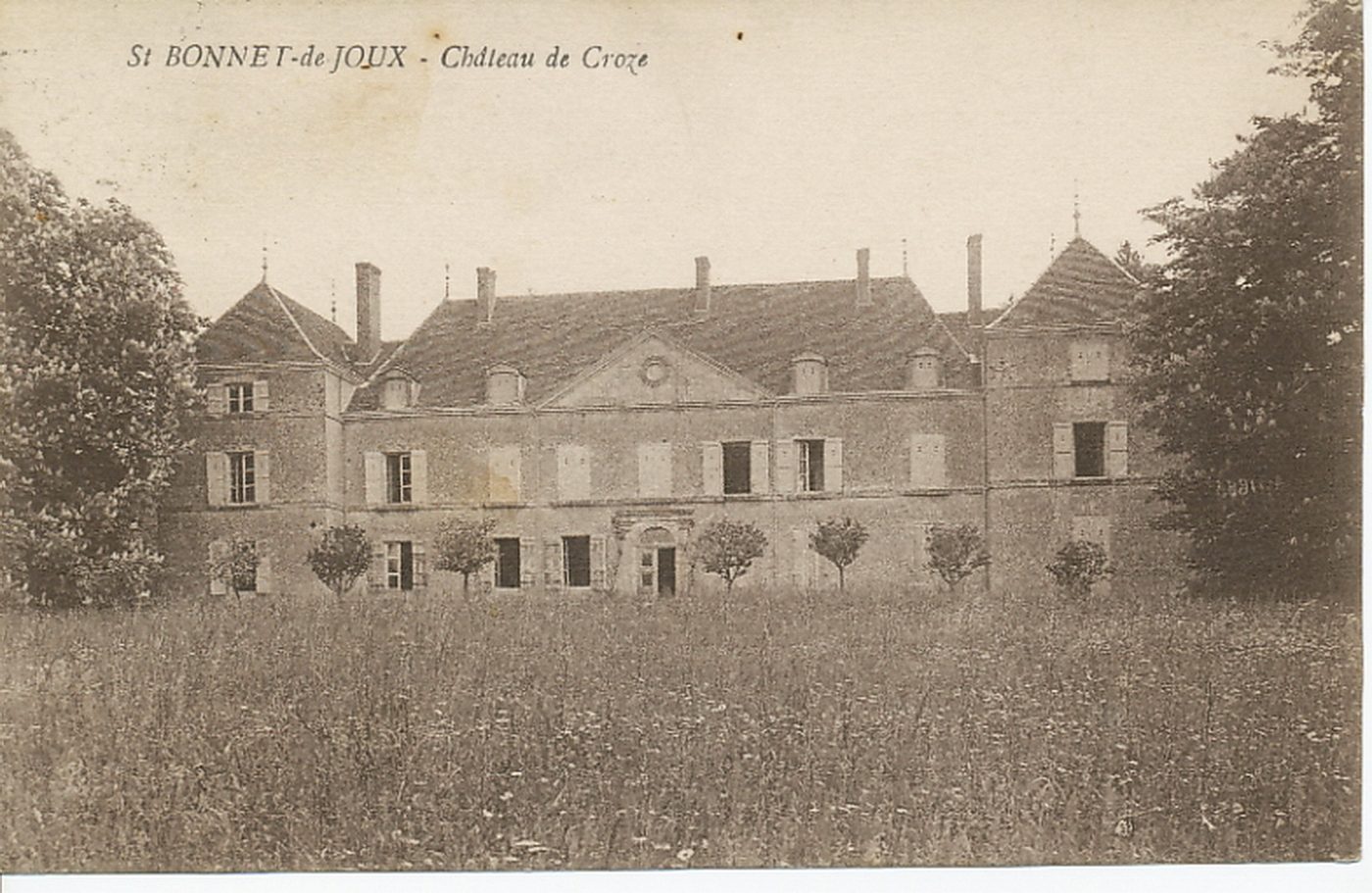 Saint-Bonnet-de-Joux. Château de Croze.