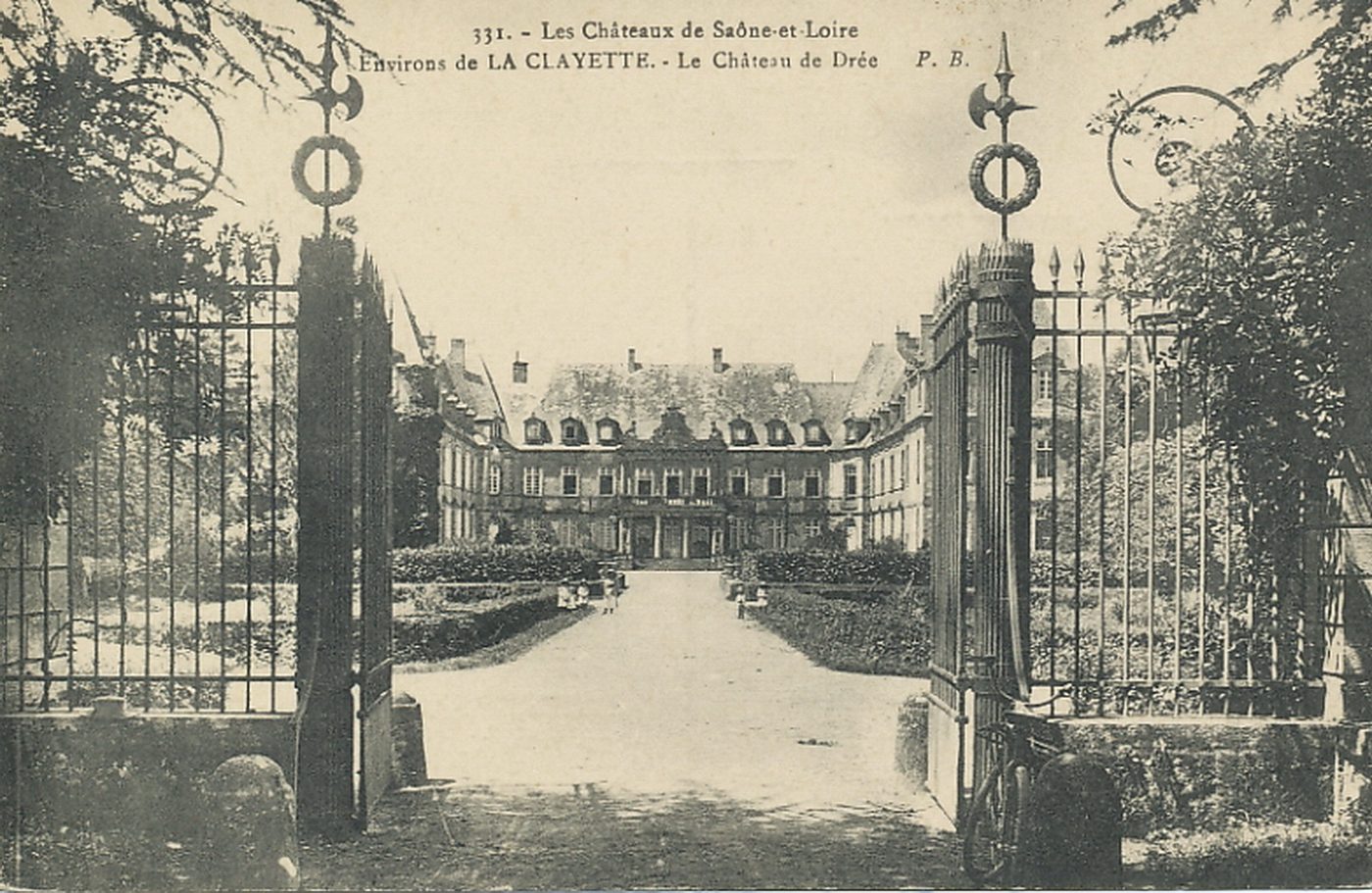 Les châteaux de Saône-et-Loire. Environs de la Clayette. Le château de Drée.