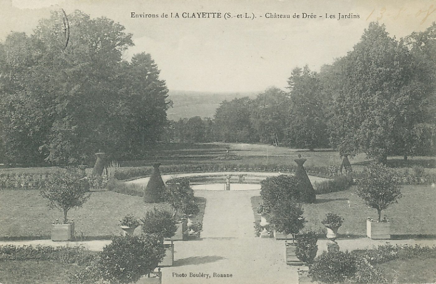 Environs de la Clayette. Château de Drée. Les jardins.