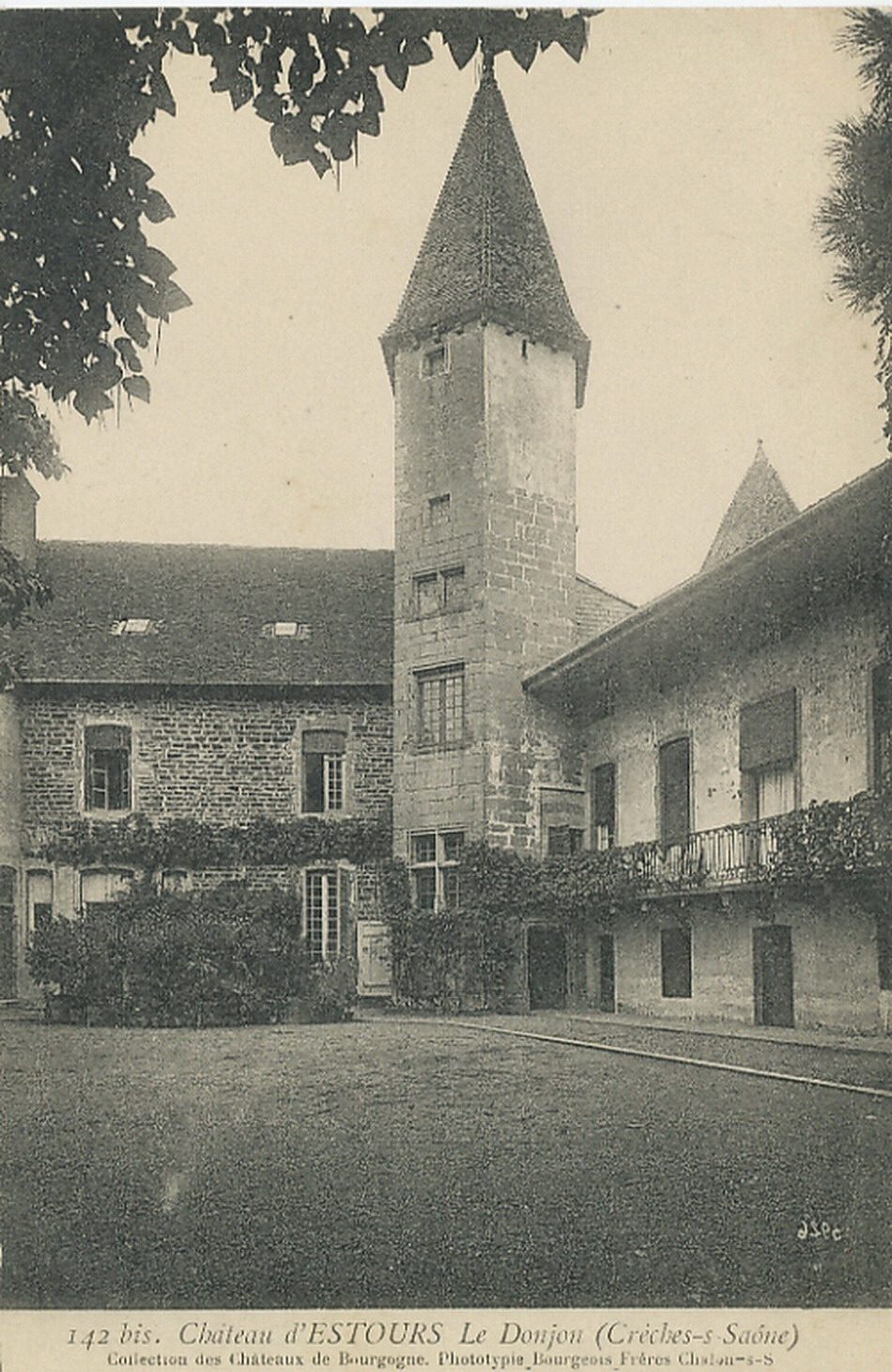 Château d'Estours. Le donjon (Crêches-sur-Saône).