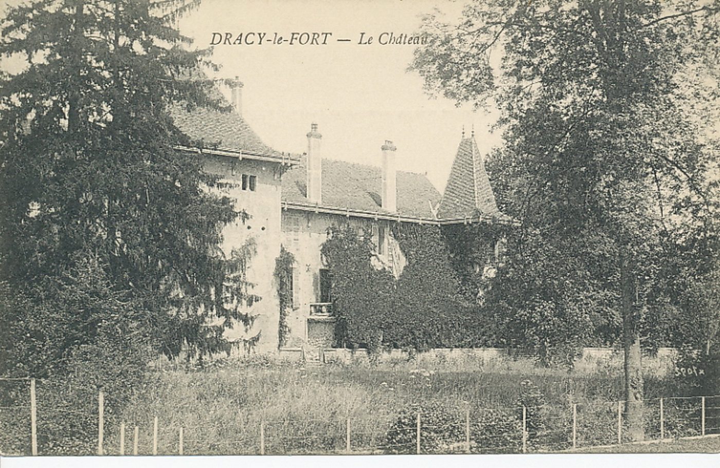 Dracy-le-Fort. Le château.
