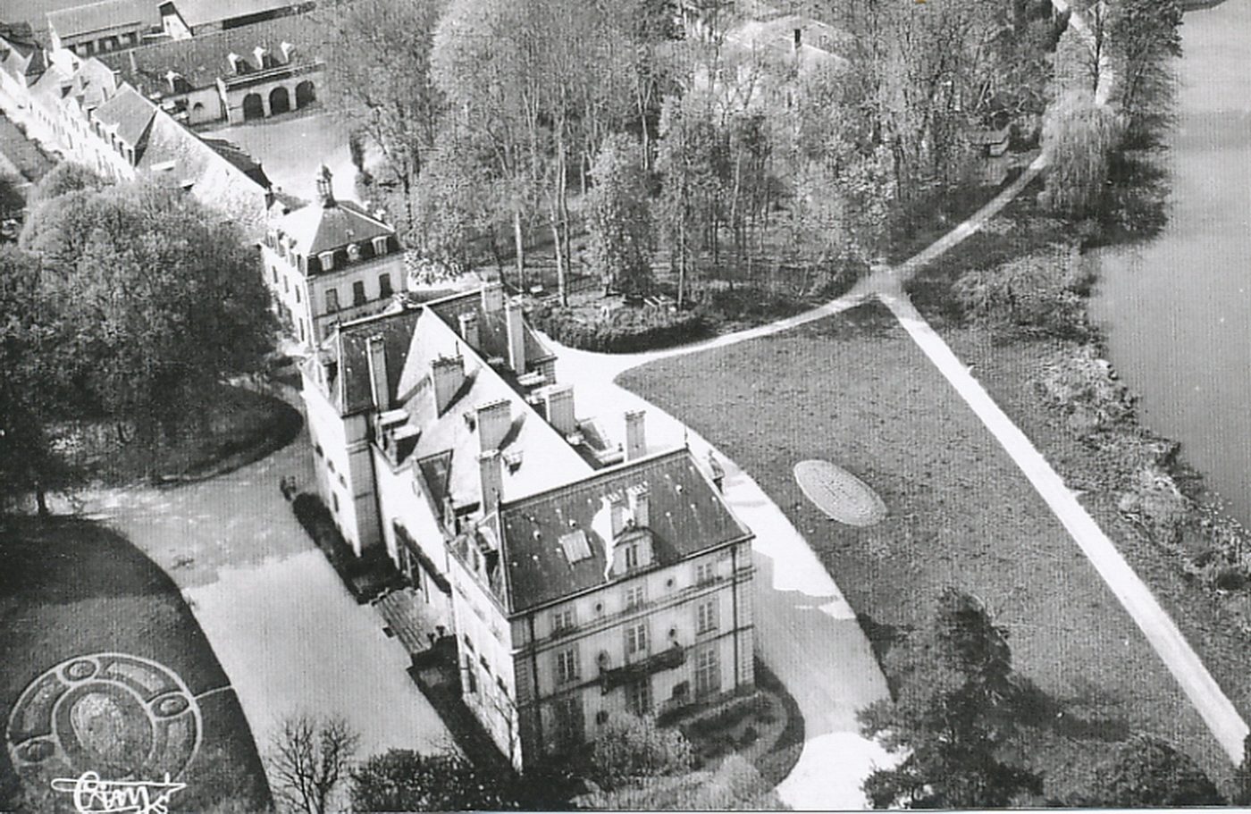 Château de Génélard.