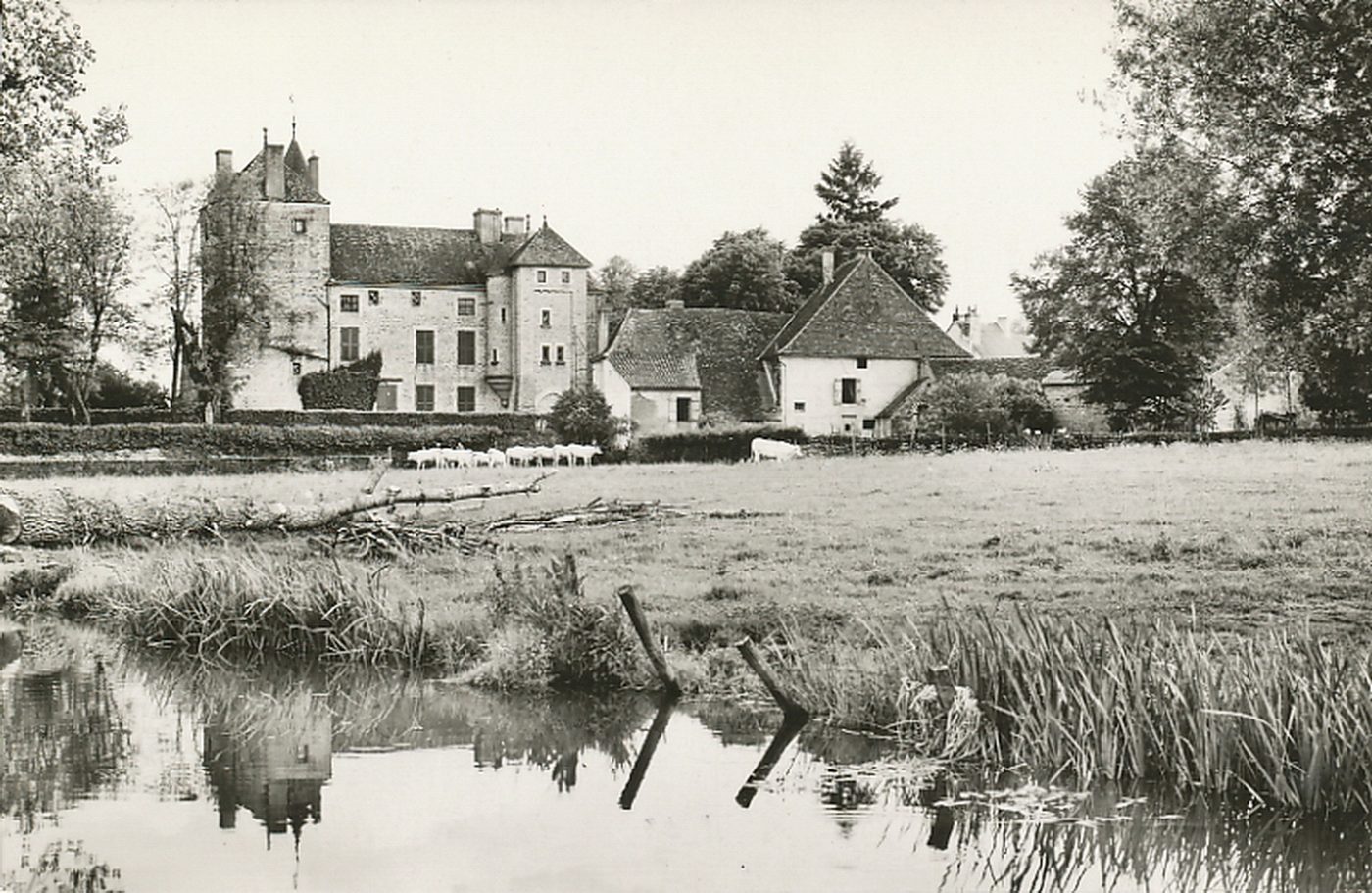 Joncy. La Guye et le château.