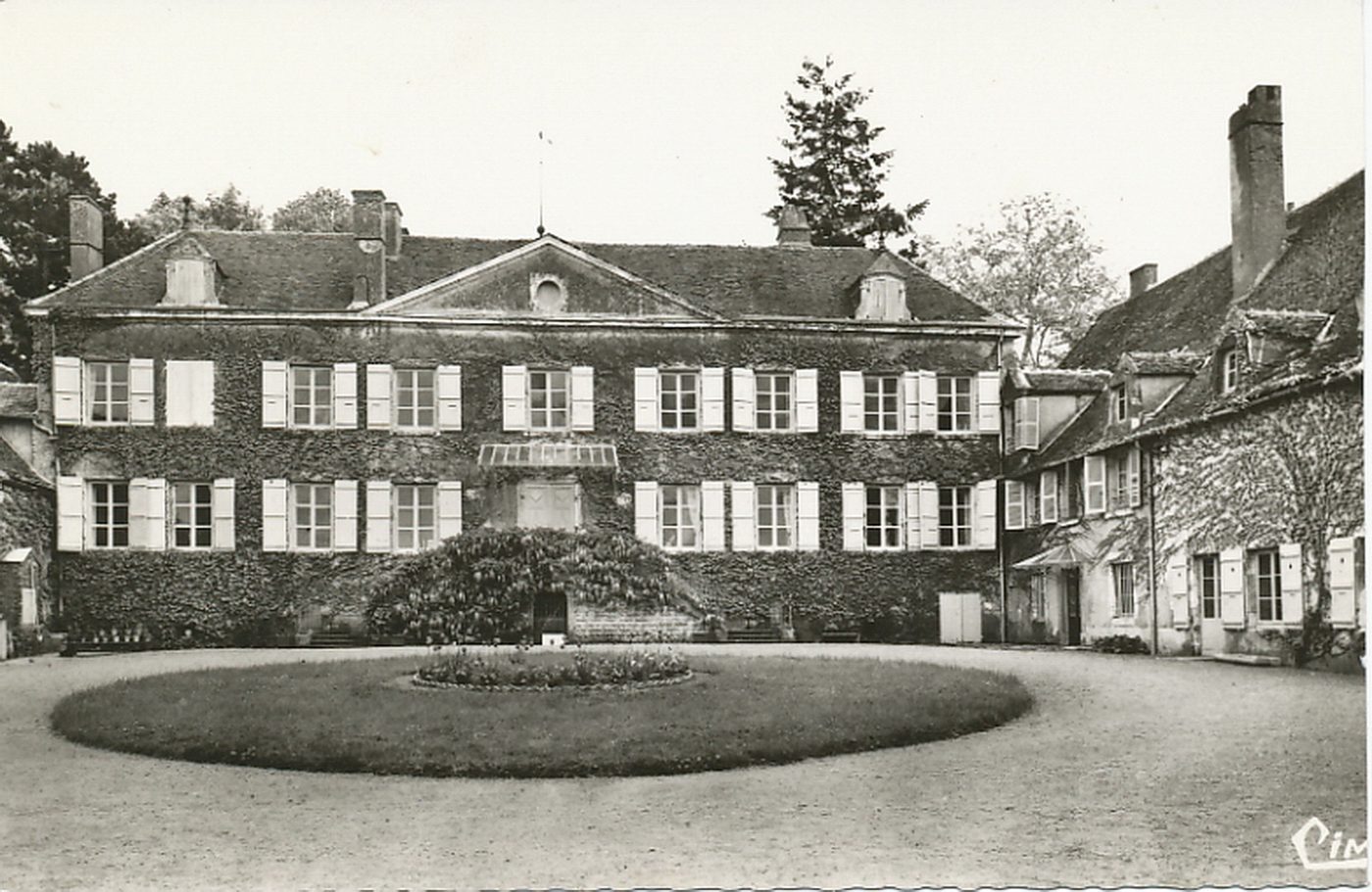 Jully-lès-Buxy. Château de Vacances.