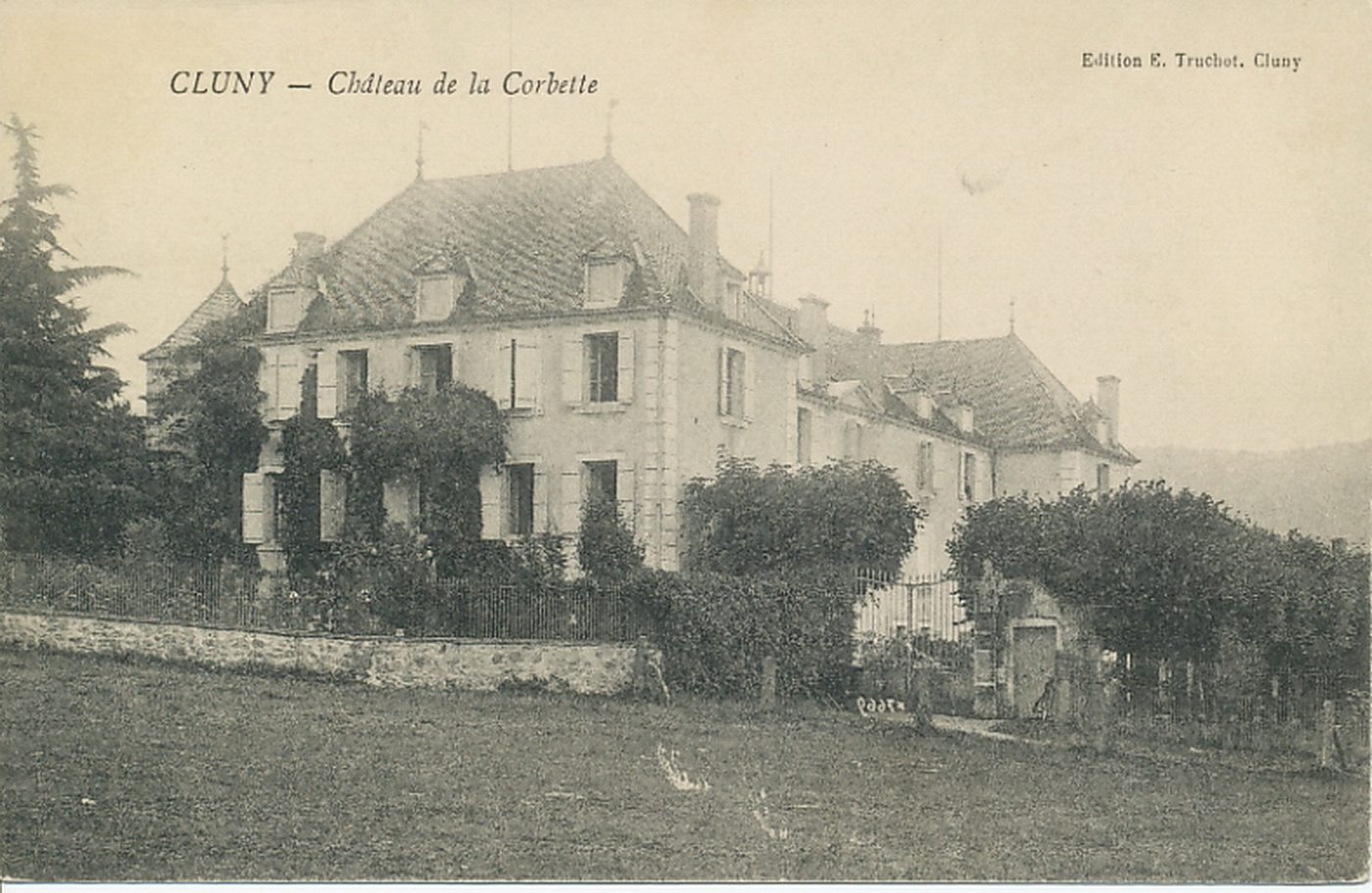 Cluny. Château de la Corbette.