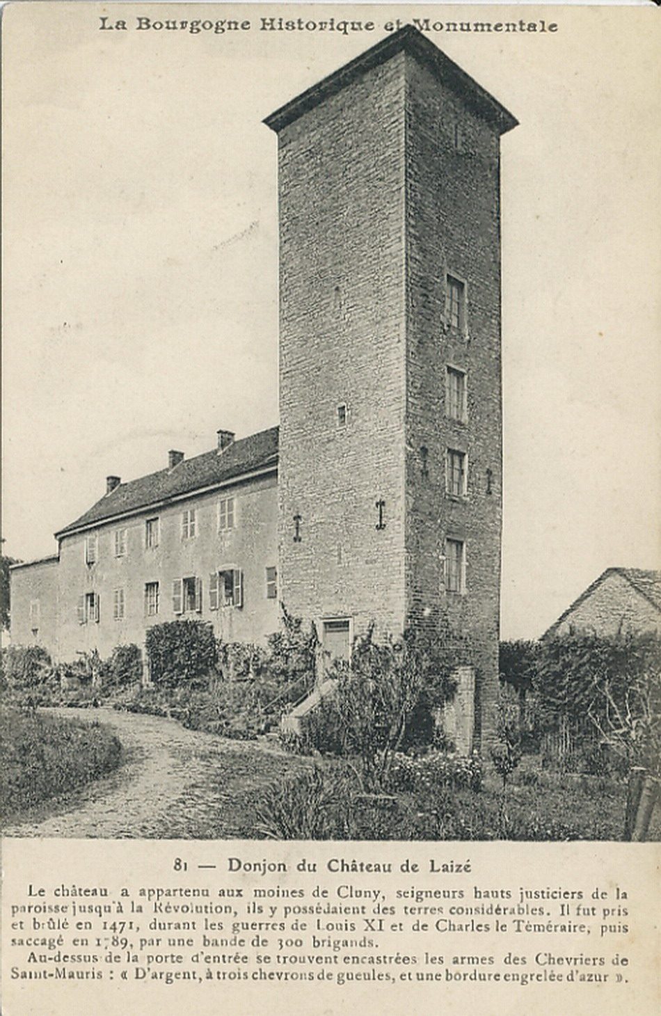 Donjon du château de Laizé. Le château a appartenu aux moines de Cluny, seigneurs hauts justiciers de la paroisse jusqu'à la Révolution, ils y possédaient des terres considérables. Il fut pris et brûlé en 1471, durant les guerres de Louis XI et de Charles le Téméraire, puis saccagé en 1789, par une bande de 300 brigands. Au dessus de la porte d'entrée se trouvent encastrée les armes des Chevriers de Saint-Mauris : "d'argent, à trois chevrons de gueules, et une bordure engrelée d'azur ".