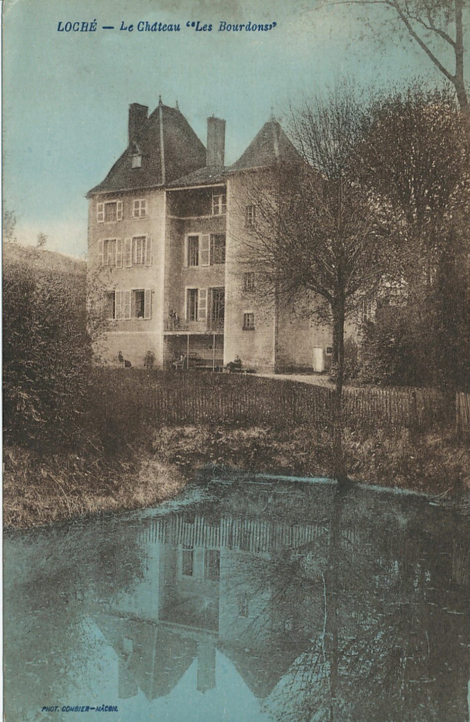 Loché. Le château "les Bourdons".