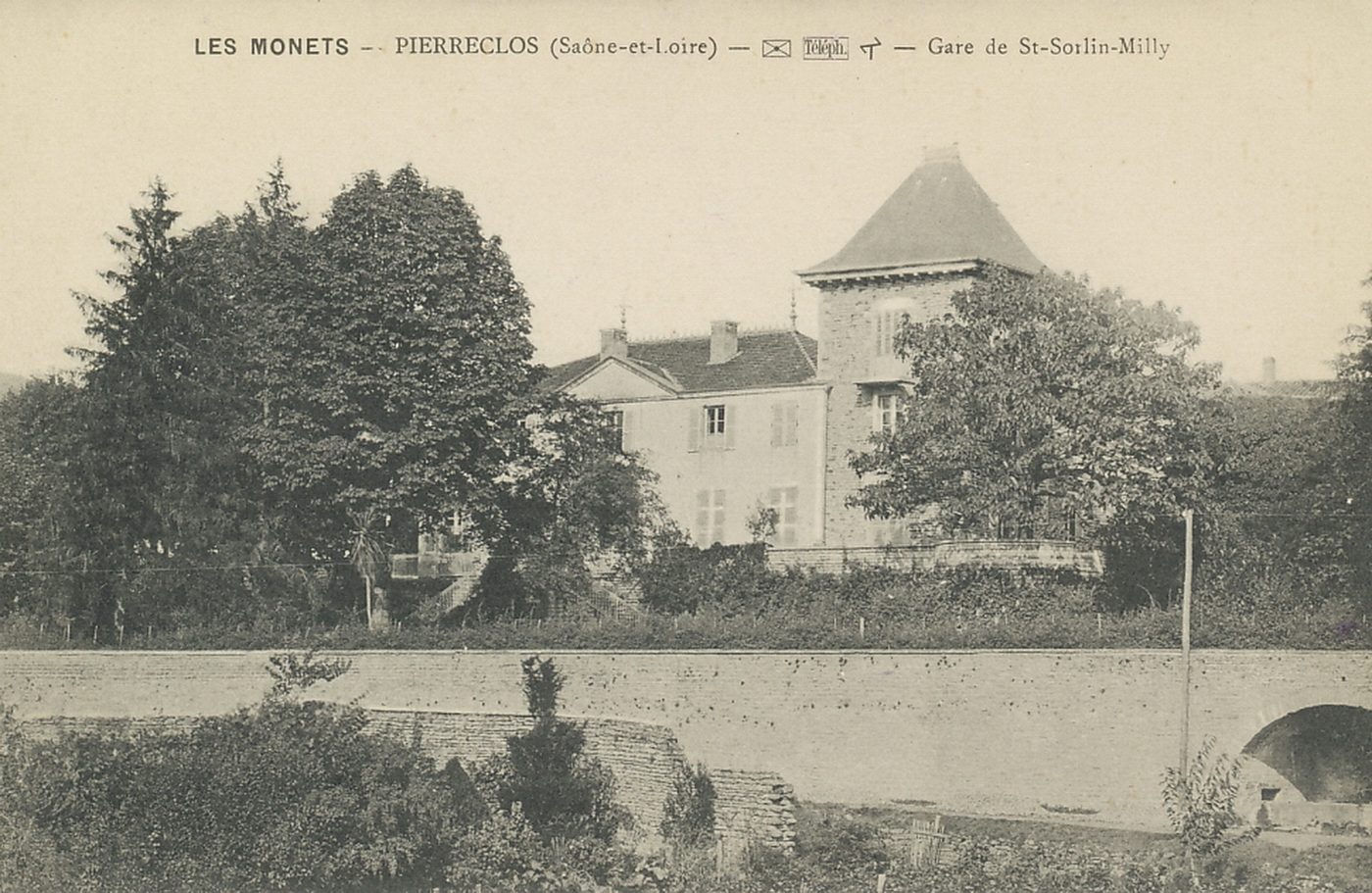 Les Monets. Pierreclos. Gare de Saint-Sorlin-Milly.