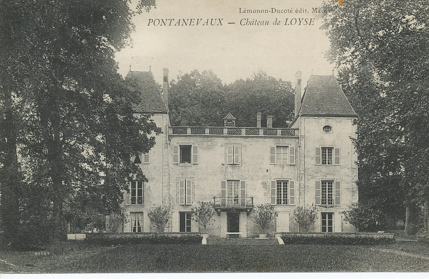 Pontanevaux. Château de Loyse.