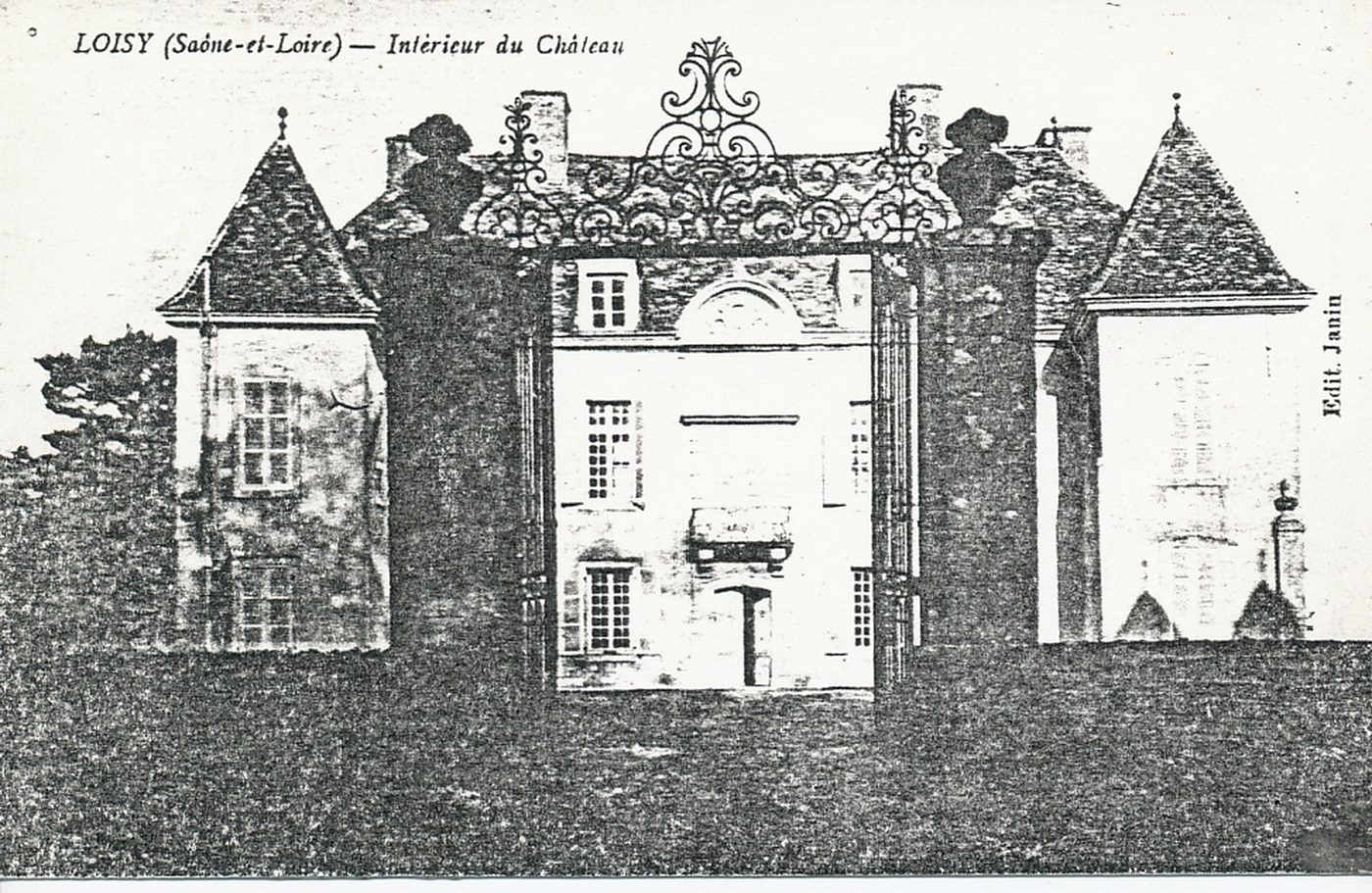 Loisy. Intérieur du château.