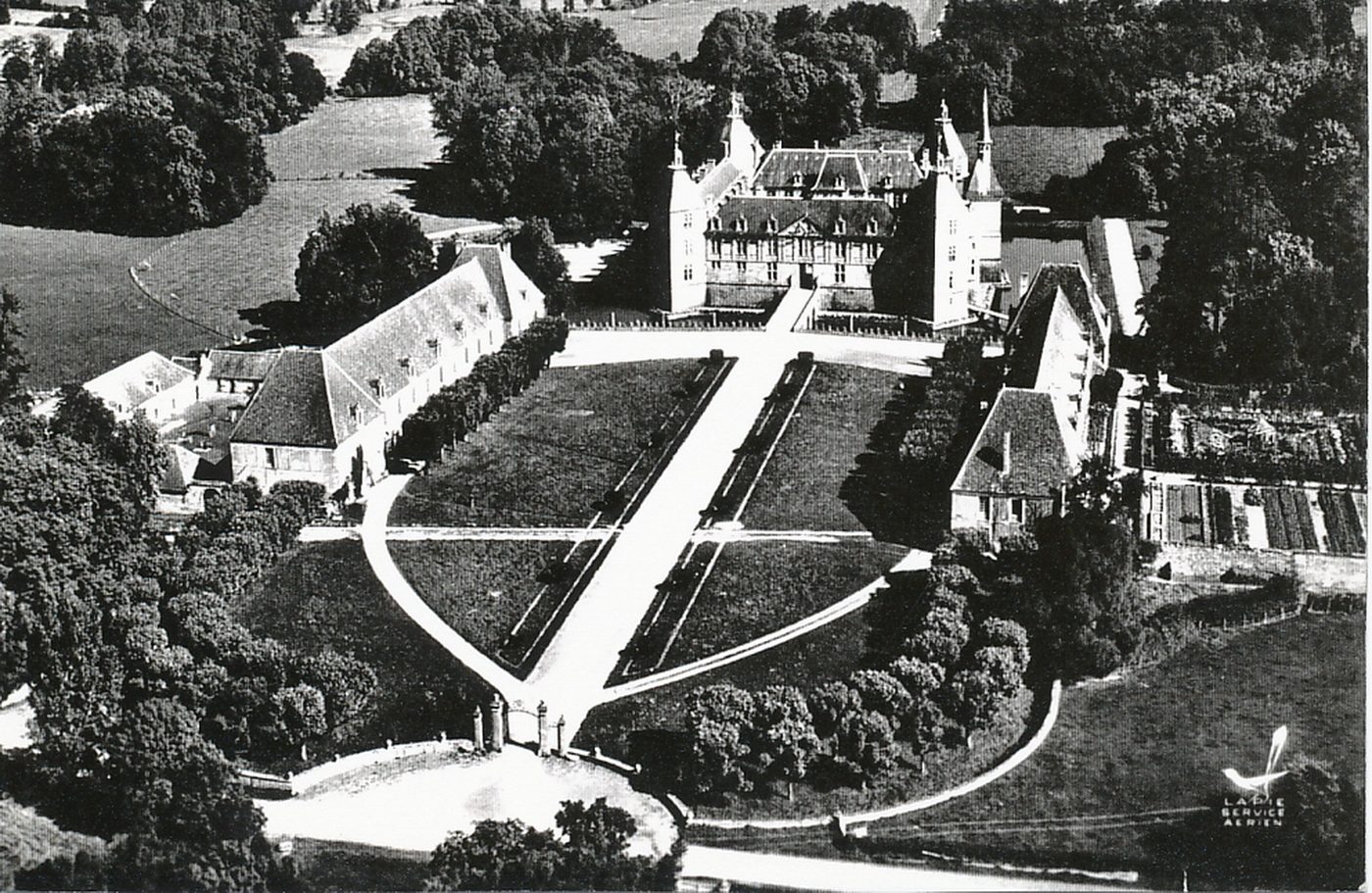 Epinac. Château de Sully.