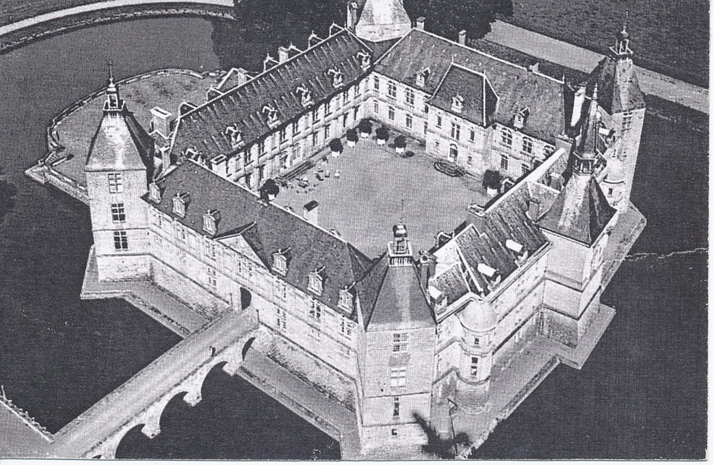 Le château de Sully.
