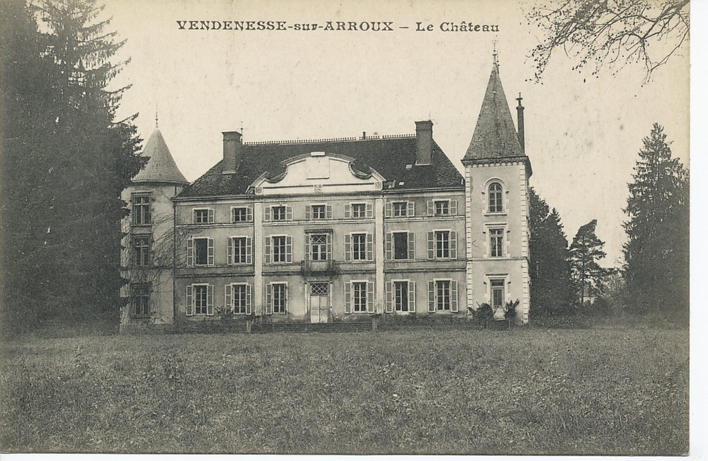 Vendenesse-sur-Arroux. Le château.