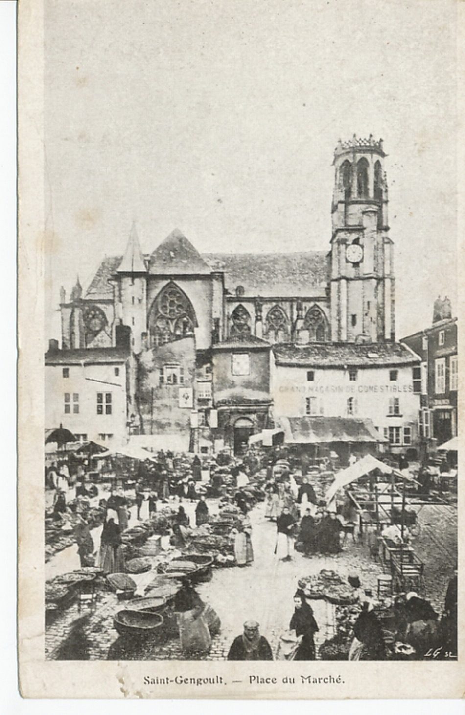 Saint-Gengoux. Place du marché.
