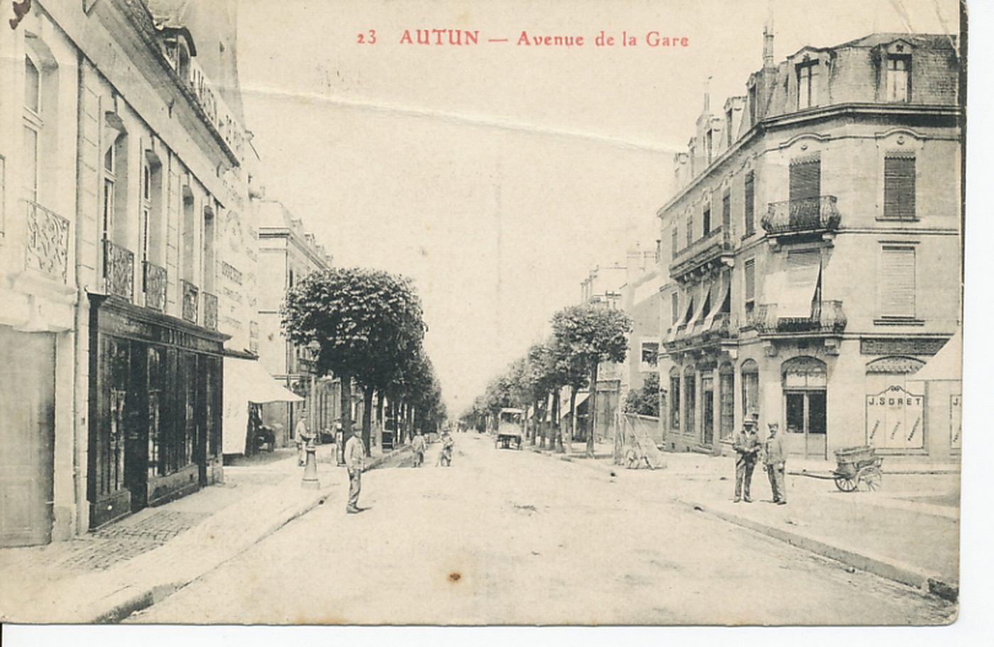 Autun. Avenue de la Gare.