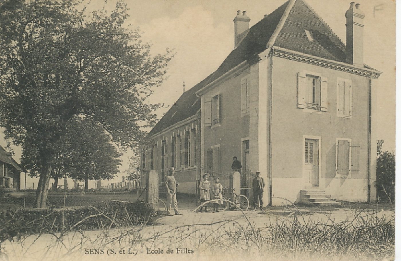 Sens. Ecole de filles.