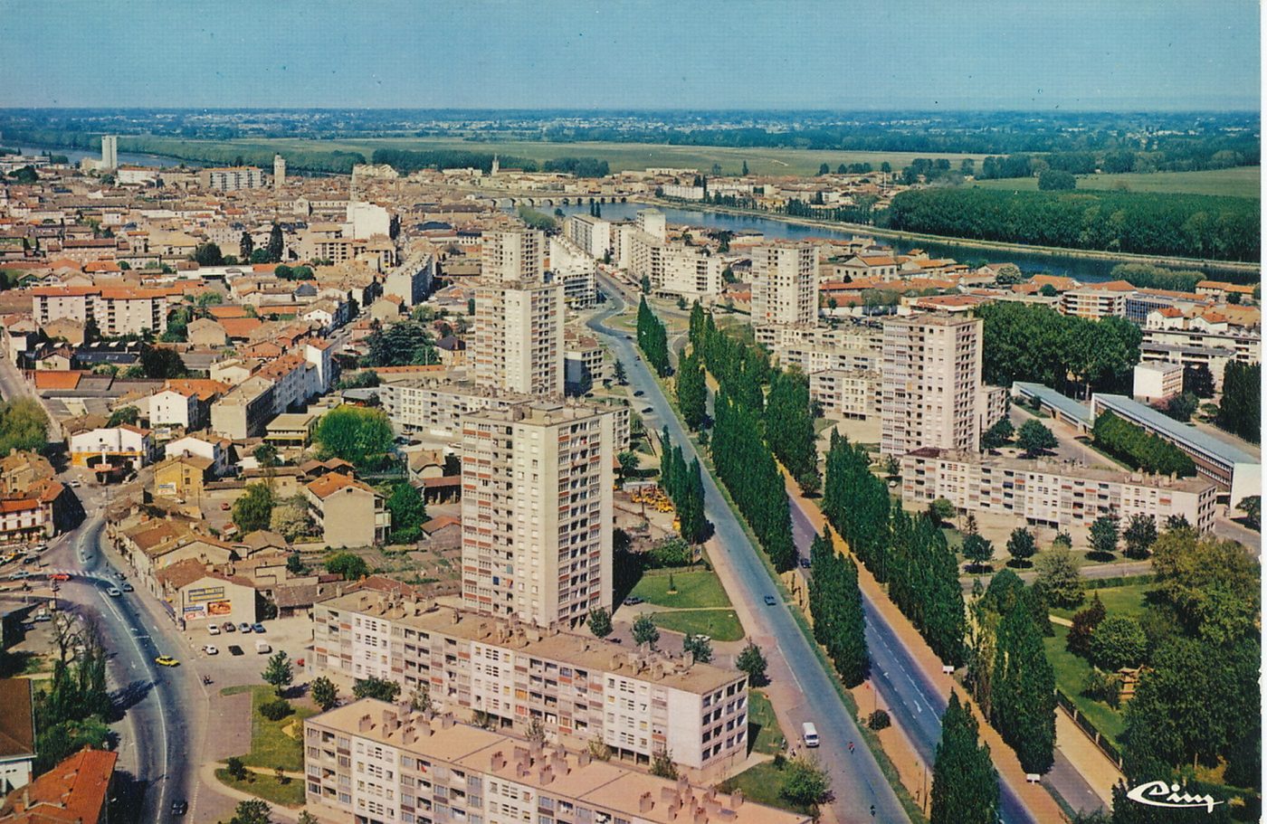 Mâcon. Vue aérienne. La percée sud.
