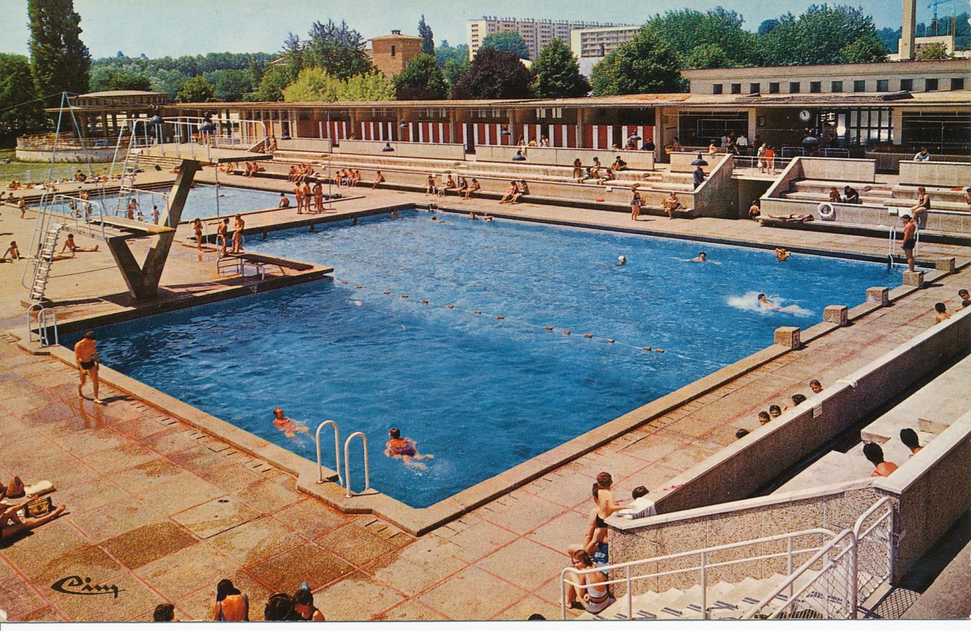 Mâcon. La piscine.