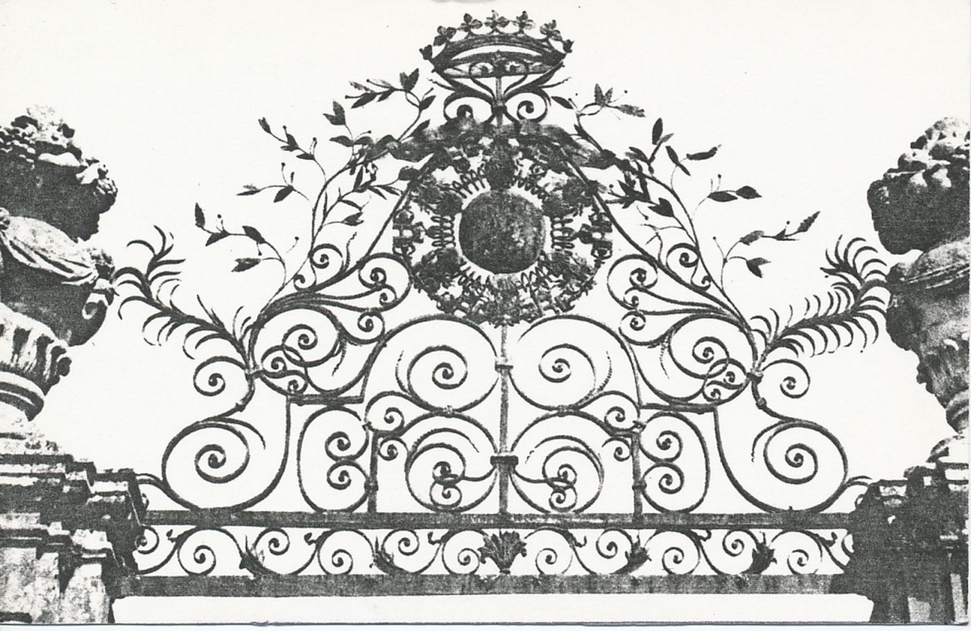 Pierre, détail de la grille.