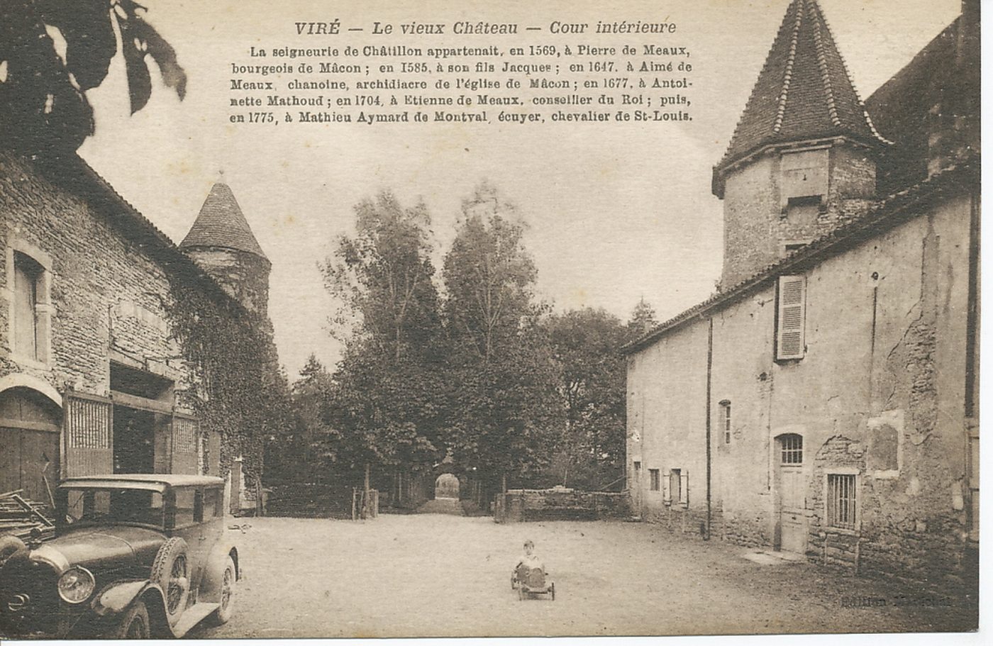 Viré. Le vieux château. Cour intérieure. La seigneurie de Châtillon appartenait, en 1569, à Pierre de Meaux, bourgeois de Mâcon ; en 1585, à son fils Jacques : en 1617, à Aimé de Meaux, chanoine, archidiacre de l'église de Mâcon : en 1677, à Antoinette Mathoud : en 1704, à Etienne de Meaux, conseiller du Roi : puis, en 1775, à Mathieu Aymard de Montval, écuyer, chevalier de Saint-Louis.