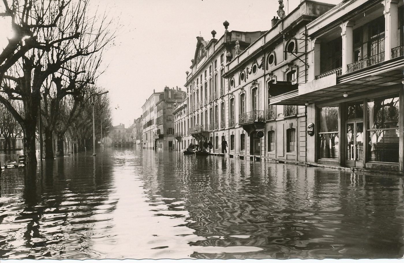 Mâcon. Inondations 1955. L'hôtel de ville.