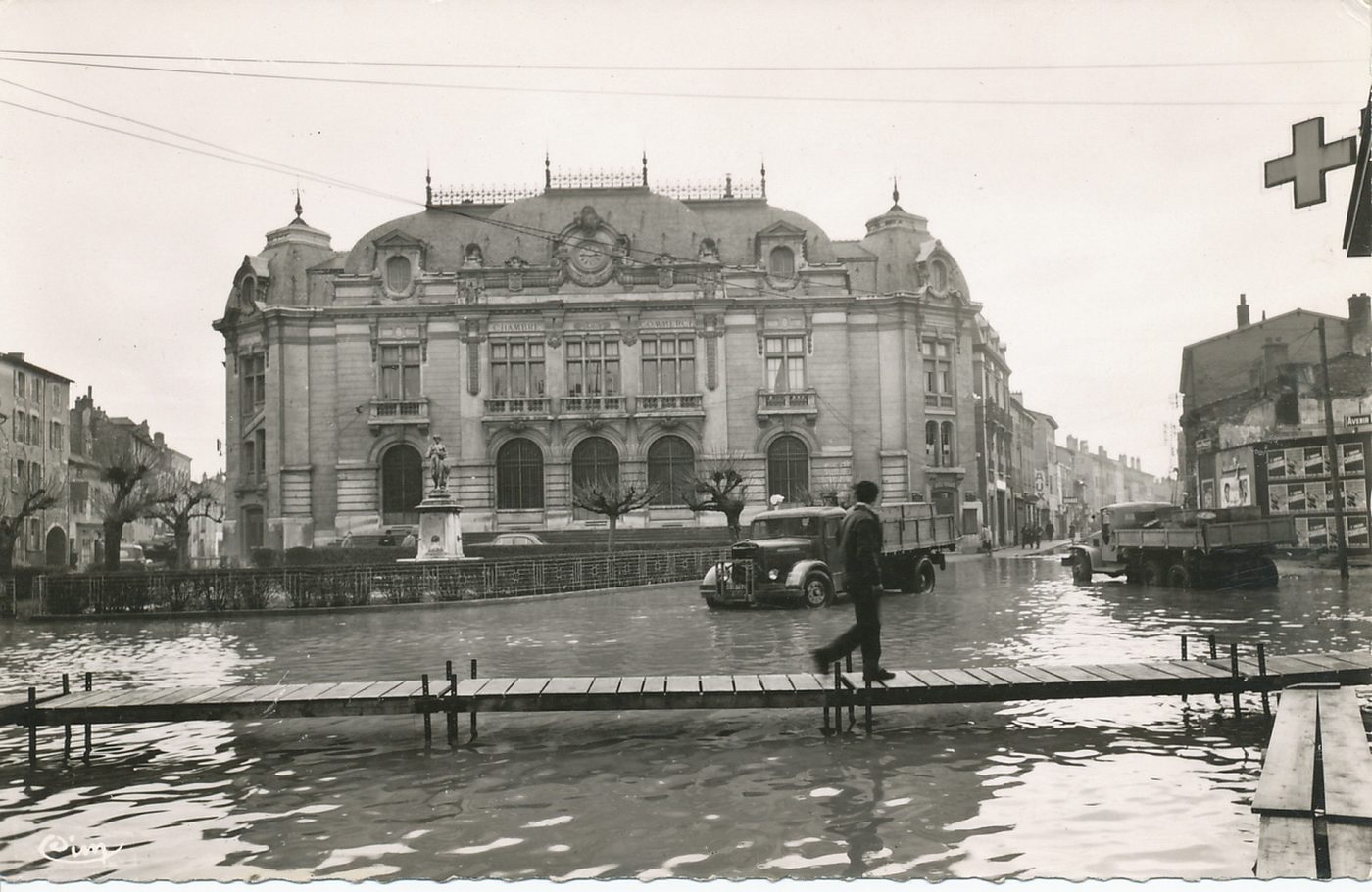 Mâcon. Inondations 1955. Chambre de commerce.