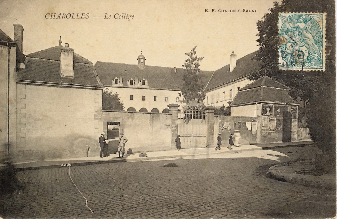 Charolles. Le collège.