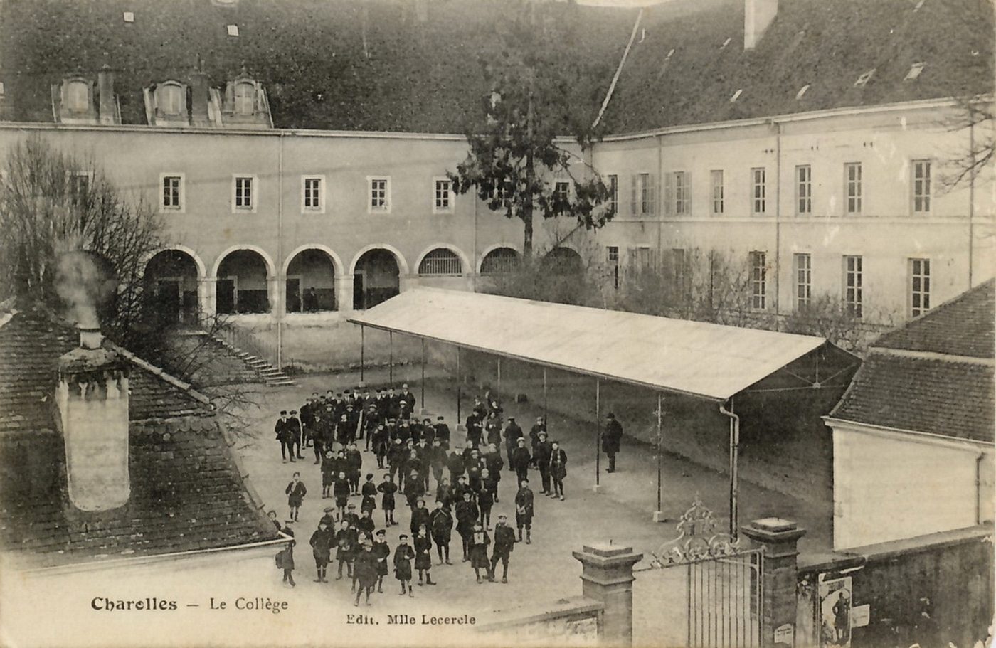 Charolles. Le collège.