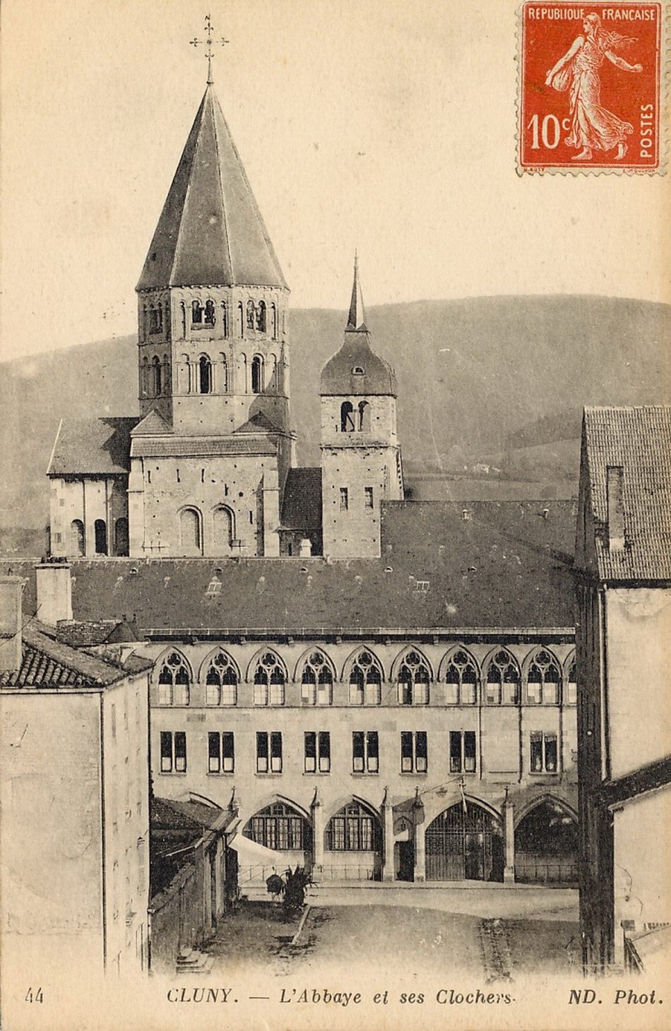 Cluny. L'abbaye et ses clochers.